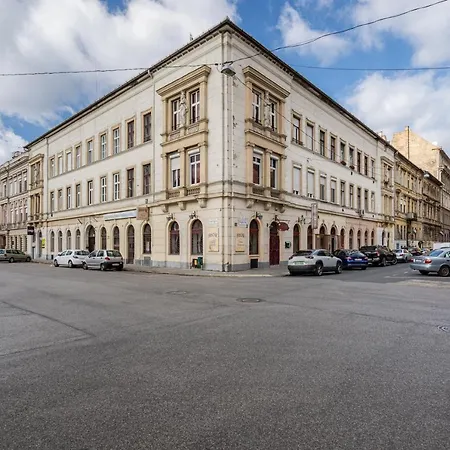 Wanderlust Hideaway *